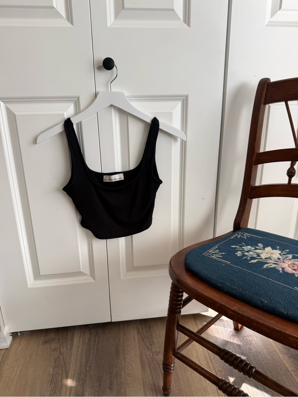 Zenana Outfitters Black Scoop Crop Tank Top